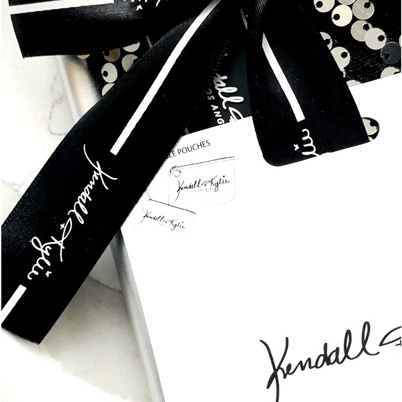 Kendall & Kylie 2 pieces Silver Metallic pouches and 4 makeup items Gift Set - Picture 5 of 7